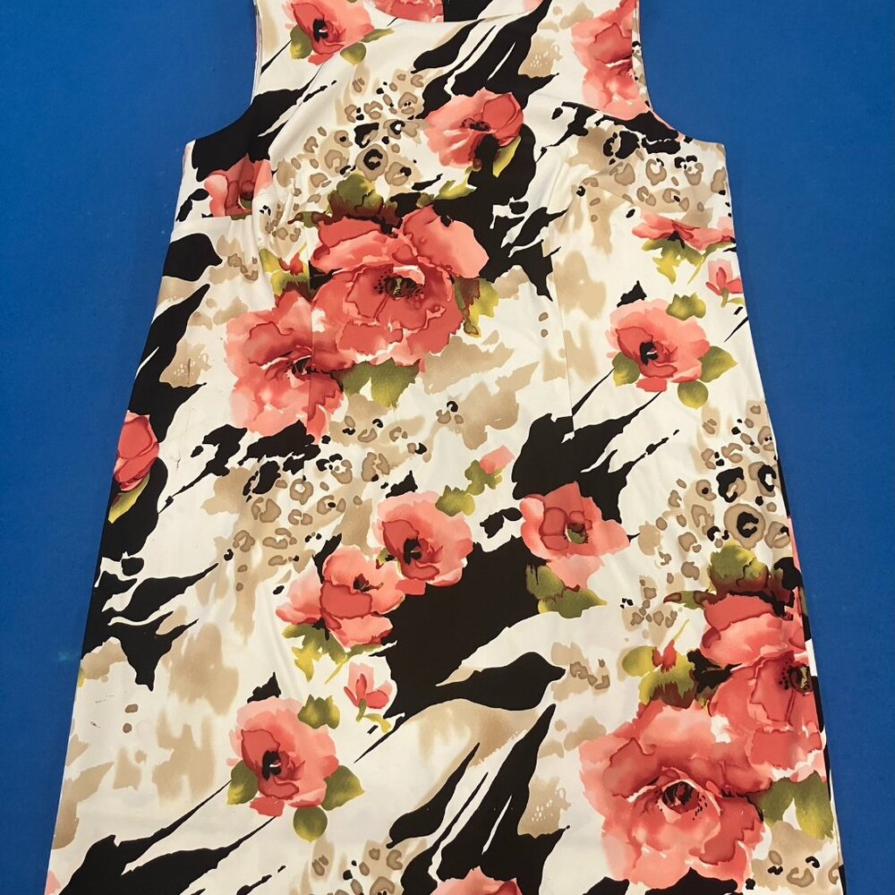 Bright, sleek floral print short sleeveless dress. Connected Woman Brand Size 20
